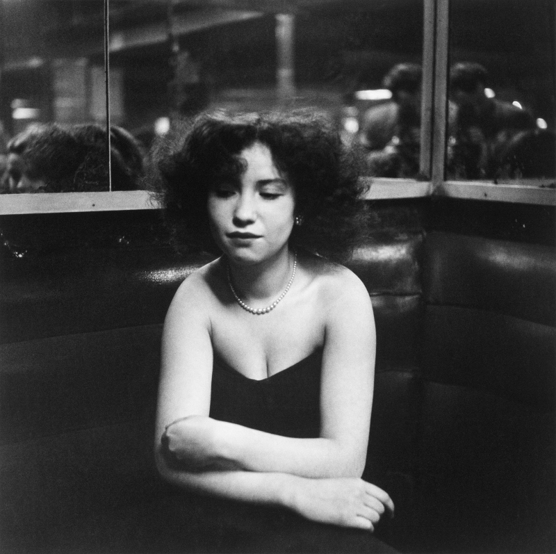 Robert Doisneau-Mademoiselle Anita, cabaret « La Boule Rouge », rue de Lappe, Paris,1951 Robert Doisneau-Mademoiselle Anita, cabaret « La Boule Rouge », rue de Lappe, Paris,1951.jpg